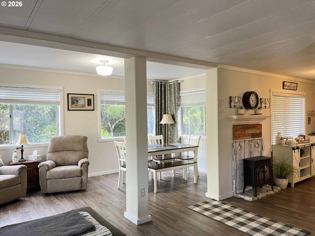 154 Outer Dr, Florence, OR 97439