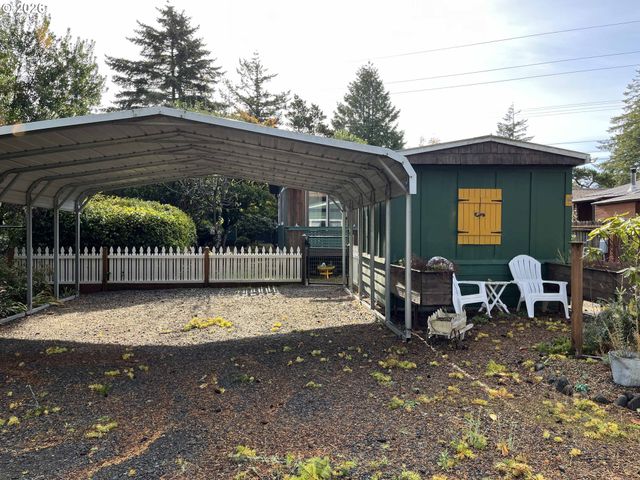 154 Outer Dr, Florence, OR 97439