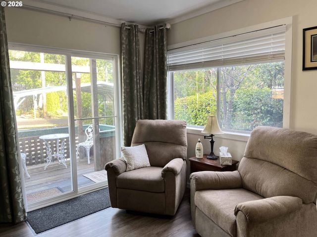 154 Outer Dr, Florence, OR 97439