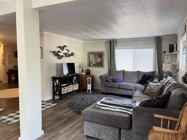 154 Outer Dr, Florence, OR 97439