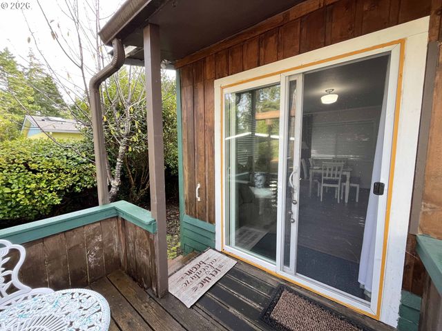 154 Outer Dr, Florence, OR 97439