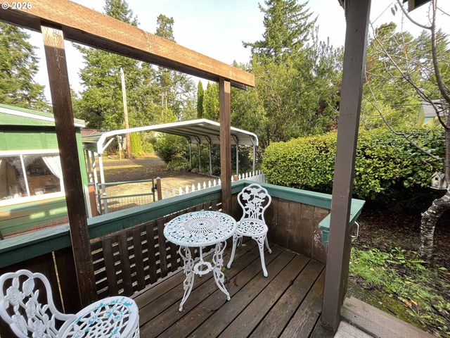 154 Outer Dr, Florence, OR 97439