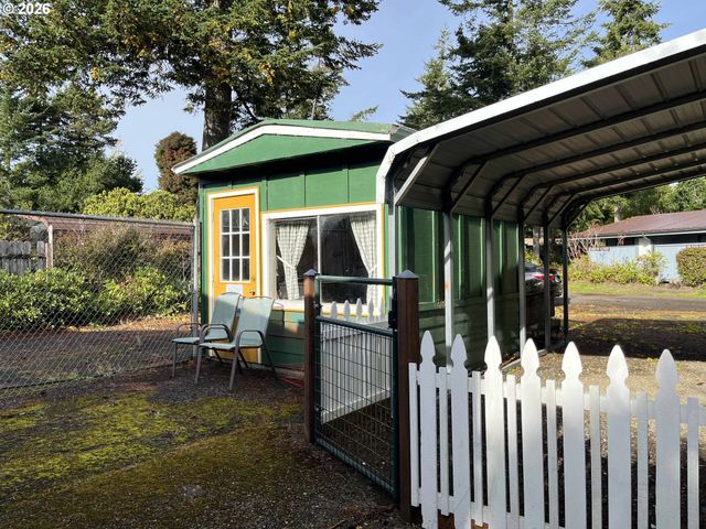 154 Outer Dr, Florence, OR 97439