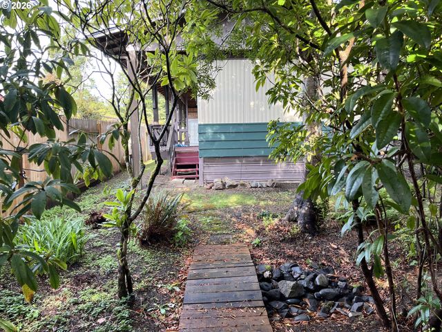 154 Outer Dr, Florence, OR 97439