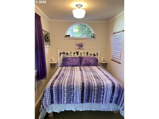 154 Outer Dr, Florence, OR 97439