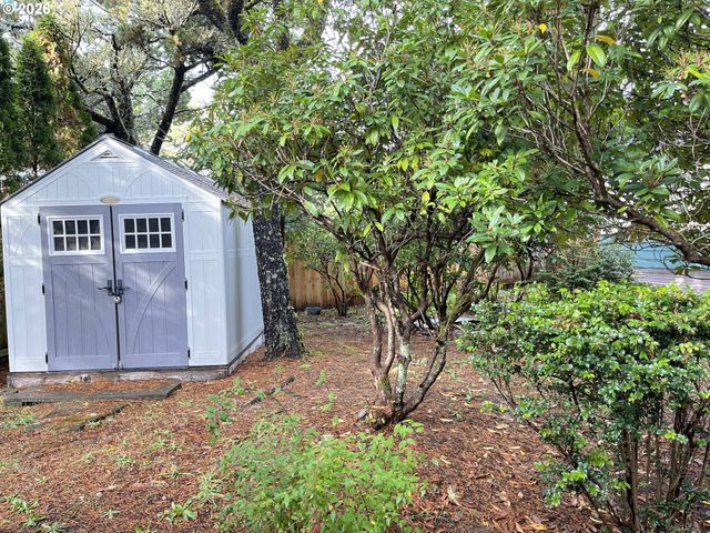 154 Outer Dr, Florence, OR 97439