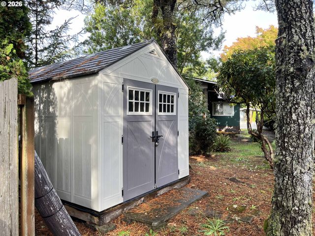 154 Outer Dr, Florence, OR 97439