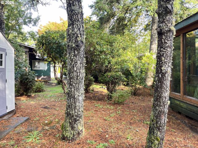 154 Outer Dr, Florence, OR 97439