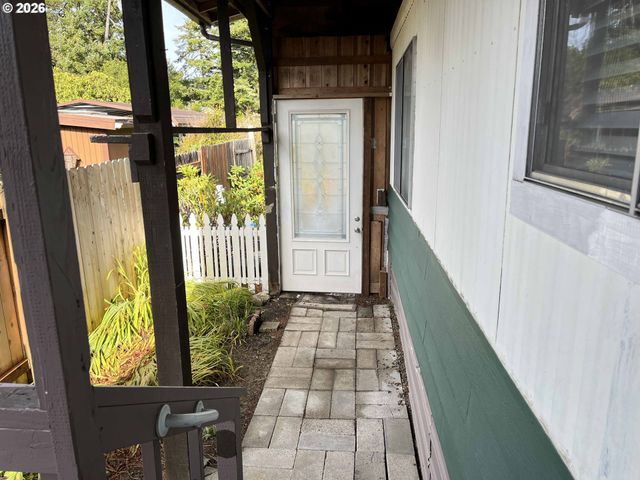 154 Outer Dr, Florence, OR 97439