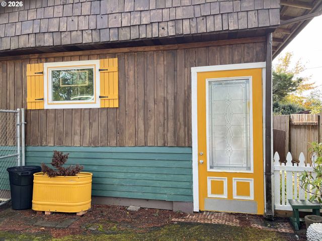 154 Outer Dr, Florence, OR 97439