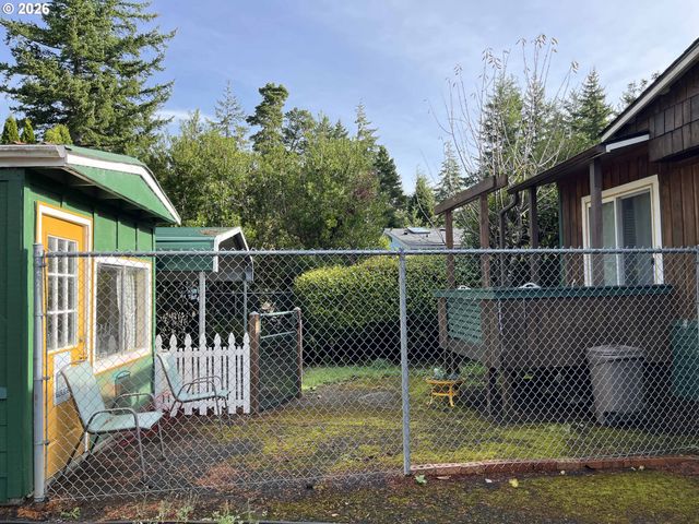 154 Outer Dr, Florence, OR 97439