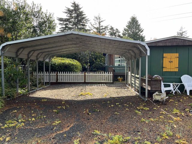 154 Outer Dr, Florence, OR 97439