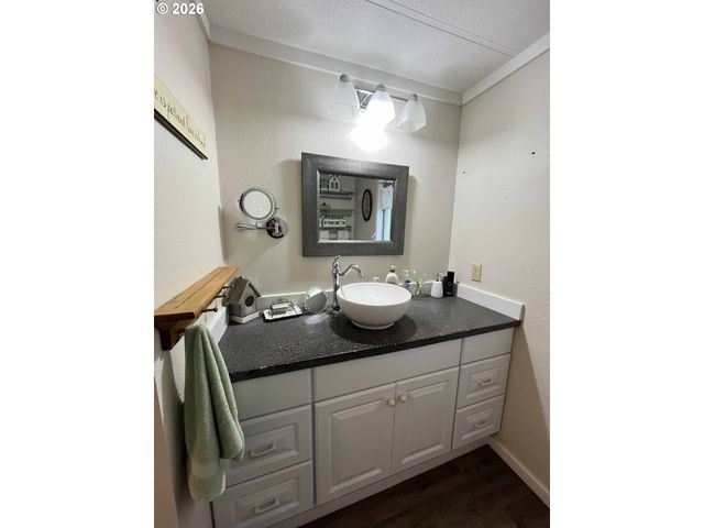 154 Outer Dr, Florence, OR 97439