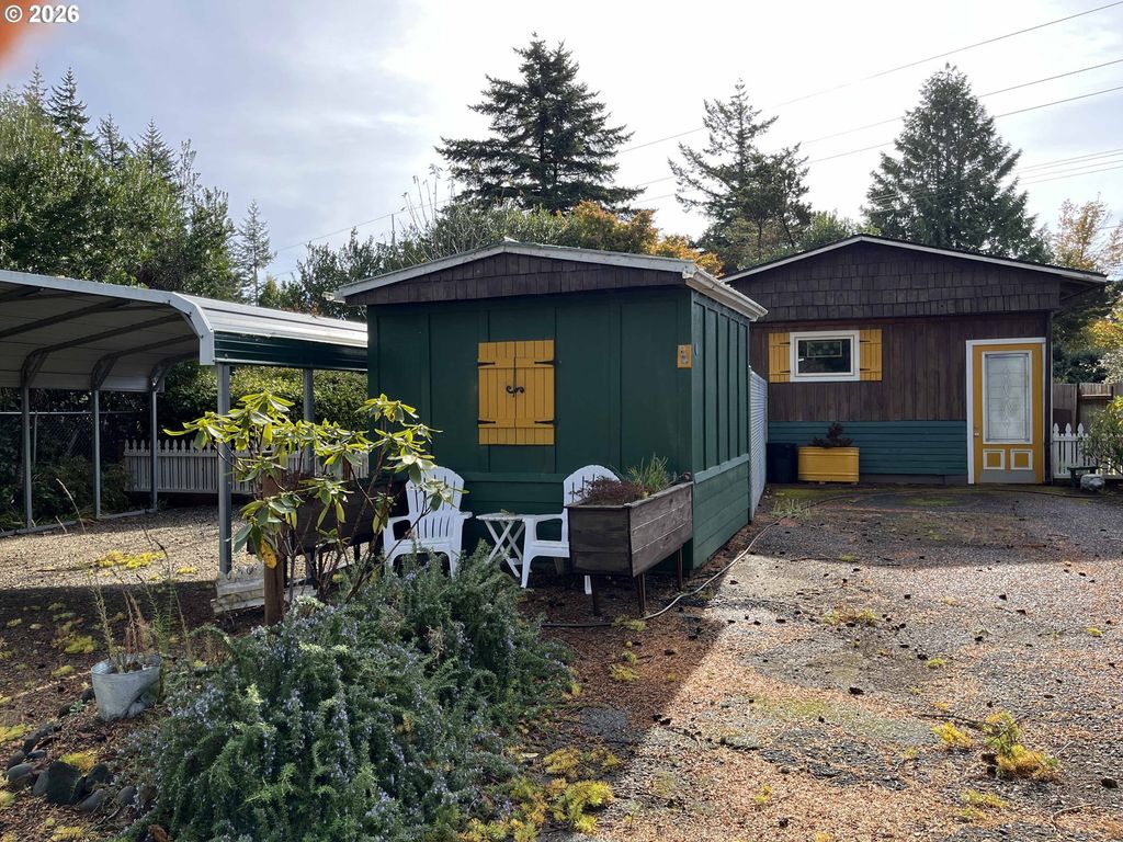 154 Outer Dr, Florence, OR 97439