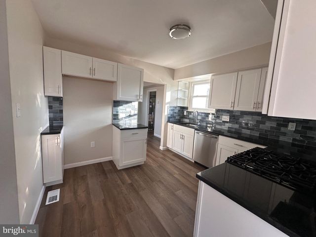 225 VELDE AVE, Pennsauken, NJ 08110