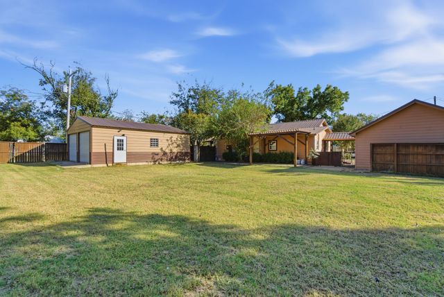200 N Elm Lane, Tolar, TX 76476