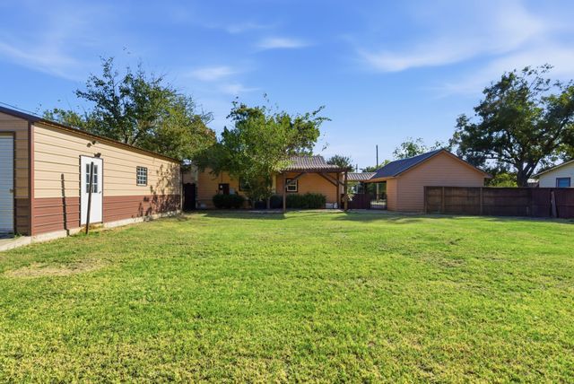 200 N Elm Lane, Tolar, TX 76476