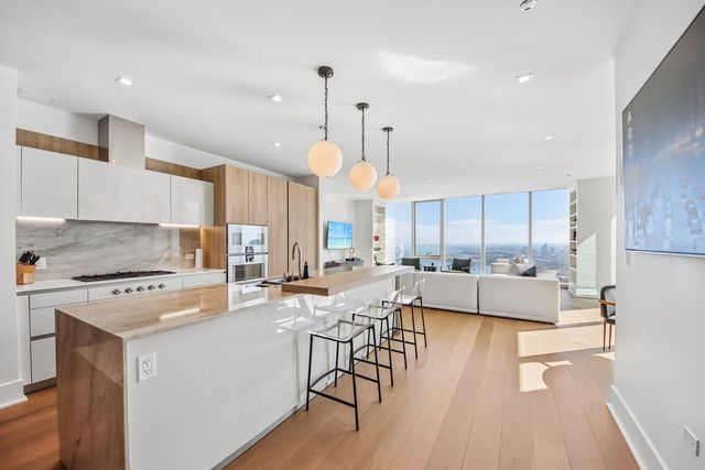 363 E Wacker Drive 4203, Chicago, IL 60601