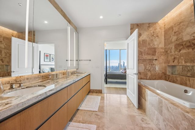 363 E Wacker Drive 4203, Chicago, IL 60601