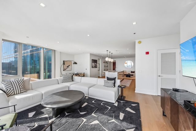 363 E Wacker Drive 4203, Chicago, IL 60601