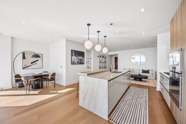 363 E Wacker Drive 4203, Chicago, IL 60601
