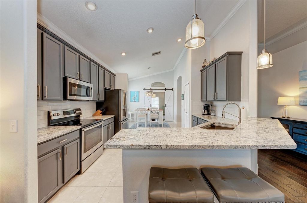 Image 11 of property listing at 3114 38TH TERRACE E, Bradenton, FL 34208