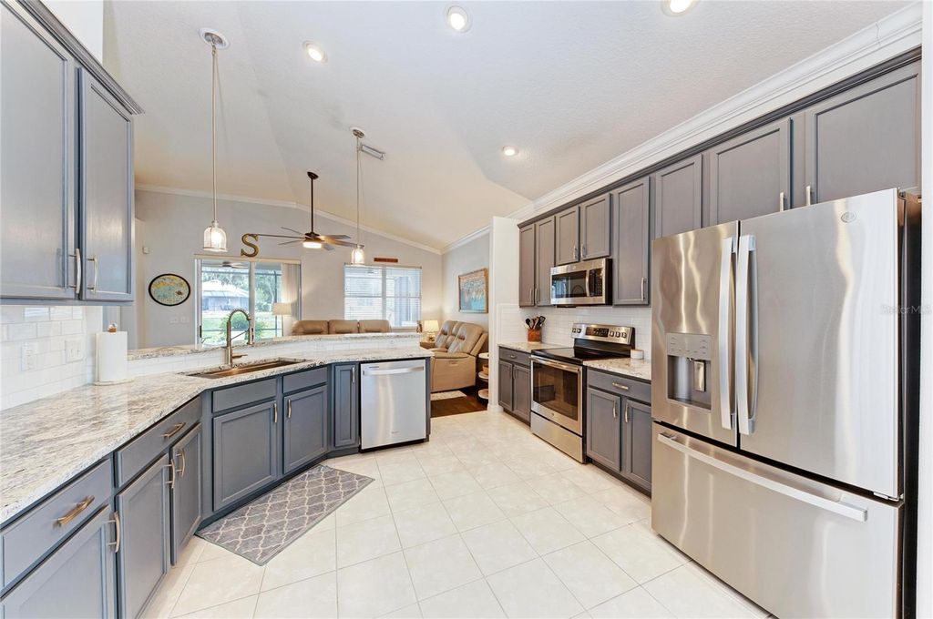 Image 12 of property listing at 3114 38TH TERRACE E, Bradenton, FL 34208