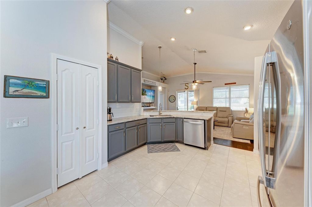 Image 13 of property listing at 3114 38TH TERRACE E, Bradenton, FL 34208