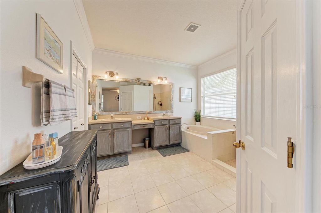 Image 23 of property listing at 3114 38TH TERRACE E, Bradenton, FL 34208