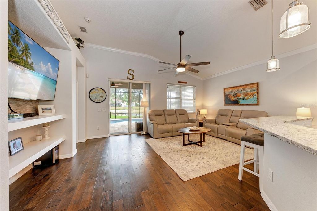 Image 6 of property listing at 3114 38TH TERRACE E, Bradenton, FL 34208