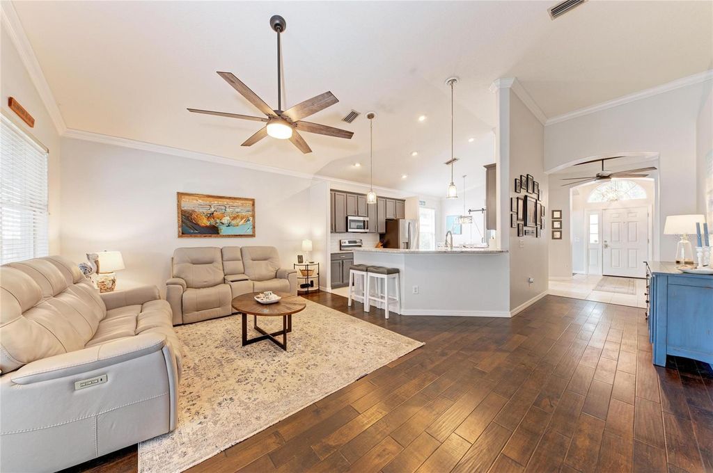 Image 8 of property listing at 3114 38TH TERRACE E, Bradenton, FL 34208