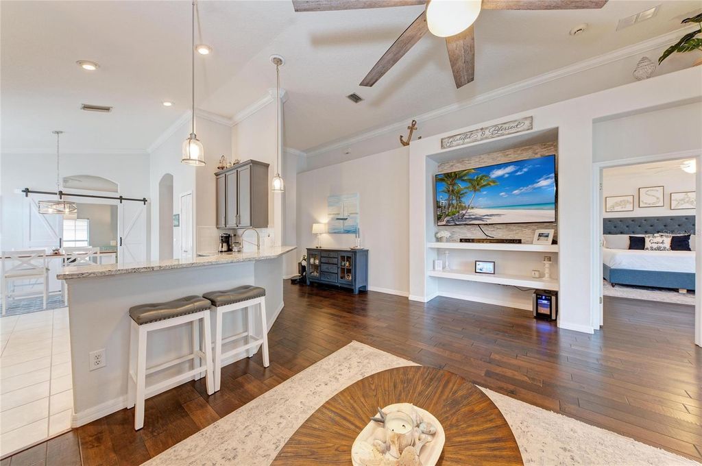 Image 9 of property listing at 3114 38TH TERRACE E, Bradenton, FL 34208
