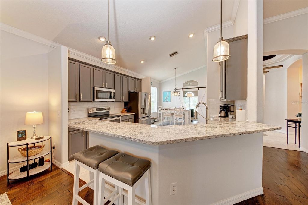 Image 10 of property listing at 3114 38TH TERRACE E, Bradenton, FL 34208