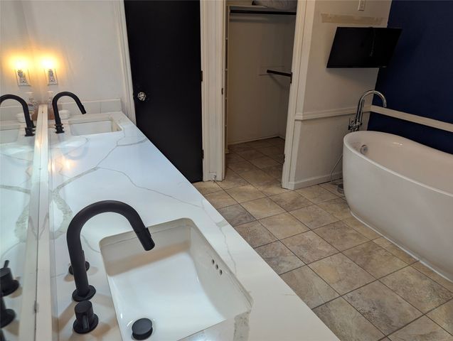 1816 Crooked Lane, Fort Worth, TX 76112