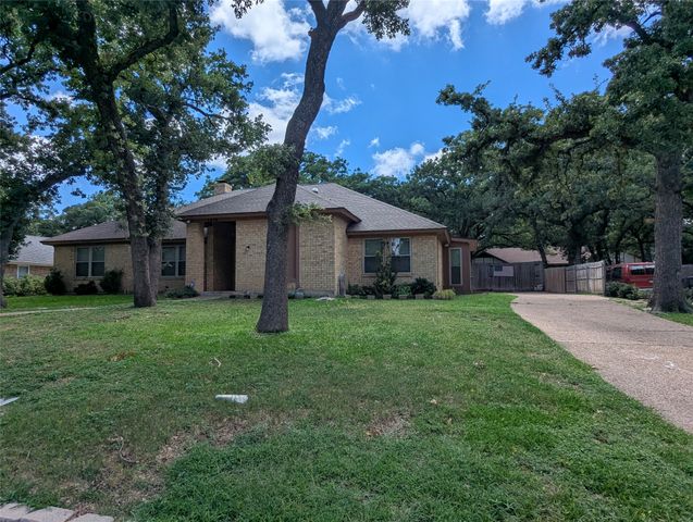 1816 Crooked Lane, Fort Worth, TX 76112