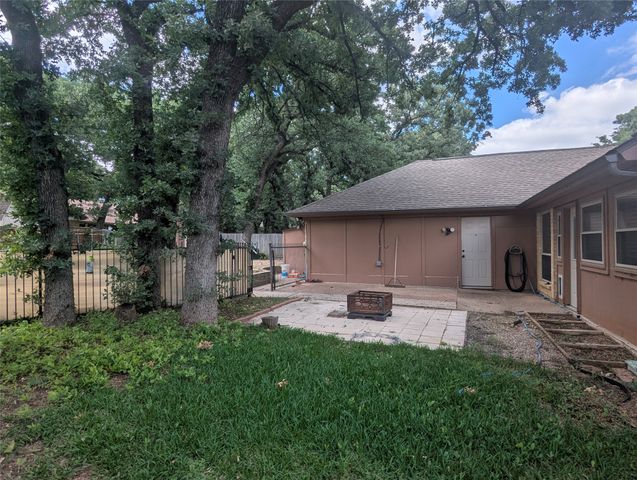 1816 Crooked Lane, Fort Worth, TX 76112