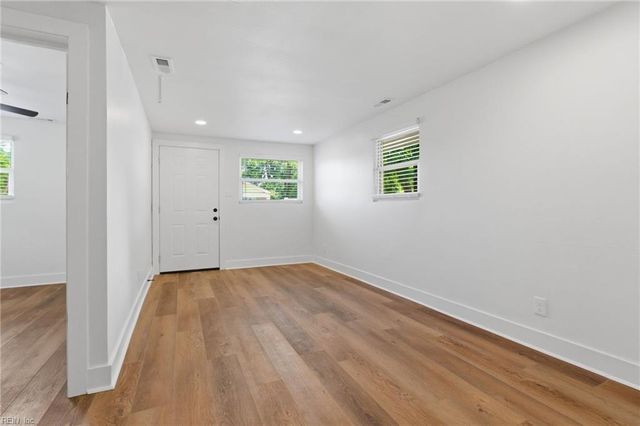 26 Bernard AVE, Hampton, VA 23669