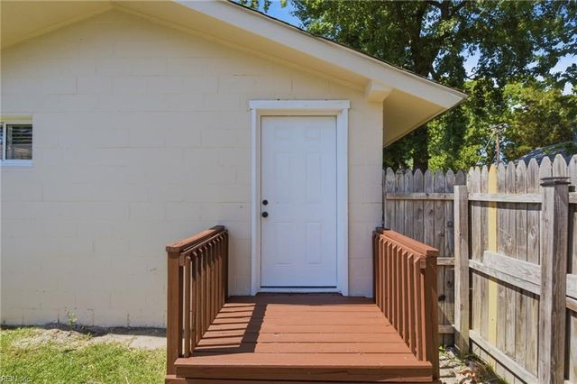 26 Bernard AVE, Hampton, VA 23669
