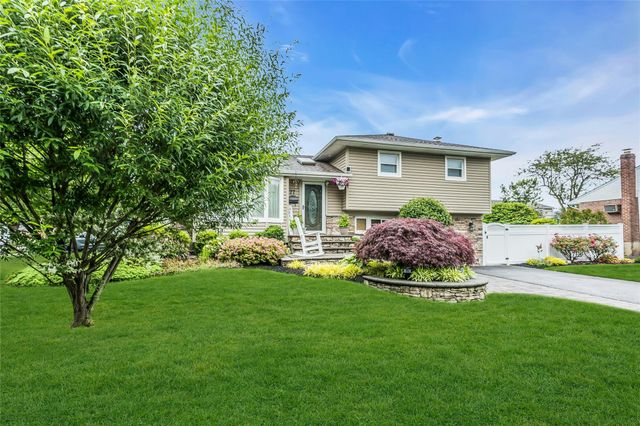 77 Lincoln Road S, Plainview, NY 11803