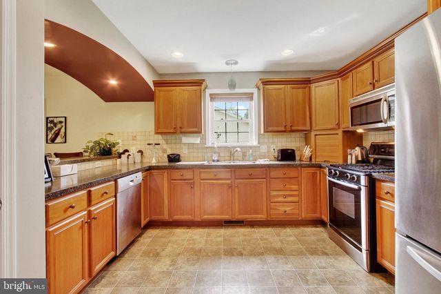 891 SOLARLIGHT DR, York, PA 17402
