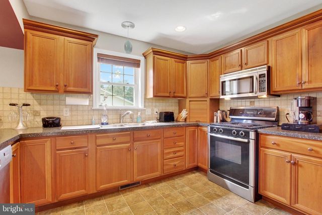 891 SOLARLIGHT DR, York, PA 17402