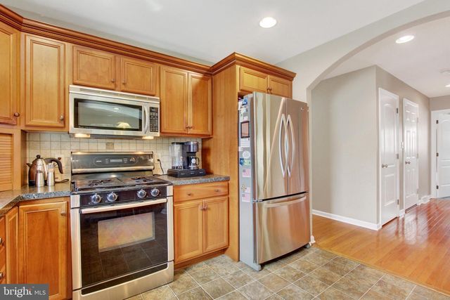 891 SOLARLIGHT DR, York, PA 17402