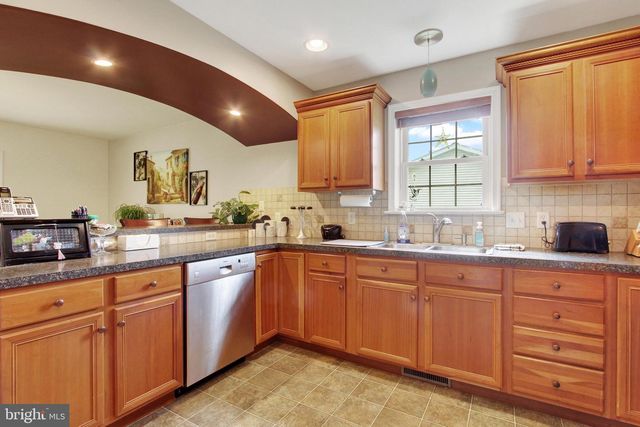 891 SOLARLIGHT DR, York, PA 17402