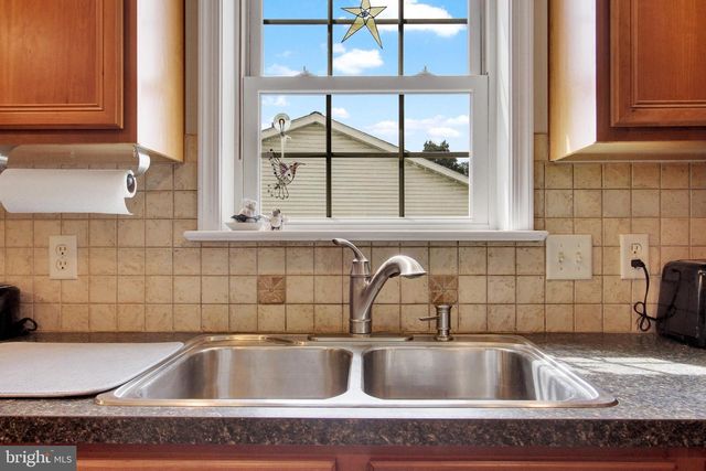 891 SOLARLIGHT DR, York, PA 17402