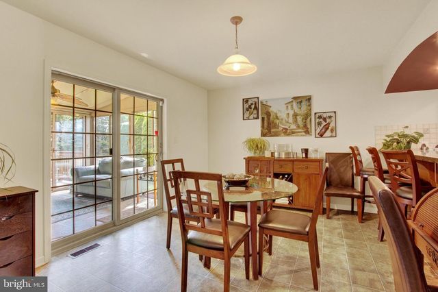 891 SOLARLIGHT DR, York, PA 17402