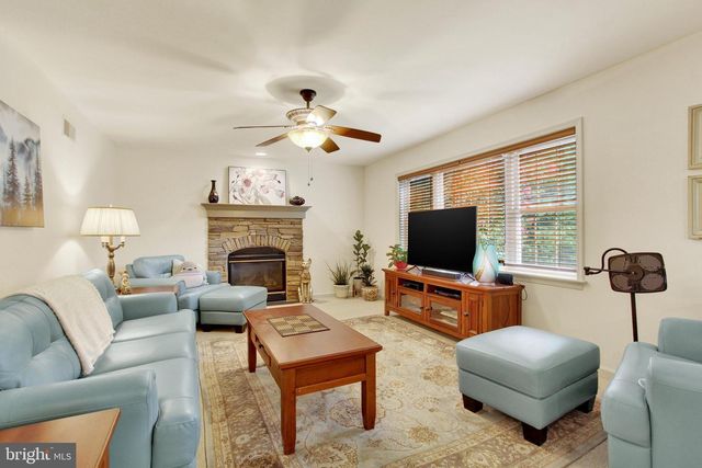 891 SOLARLIGHT DR, York, PA 17402