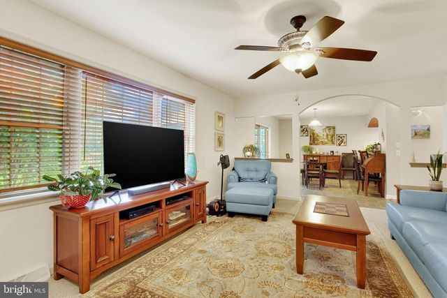 891 SOLARLIGHT DR, York, PA 17402