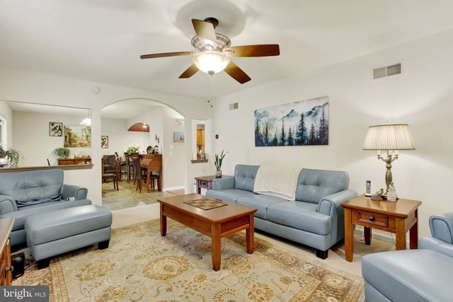 891 SOLARLIGHT DR, York, PA 17402