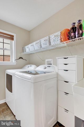 891 SOLARLIGHT DR, York, PA 17402
