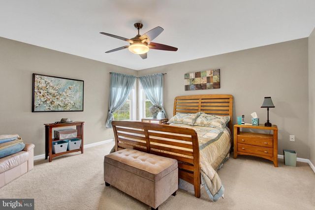 891 SOLARLIGHT DR, York, PA 17402